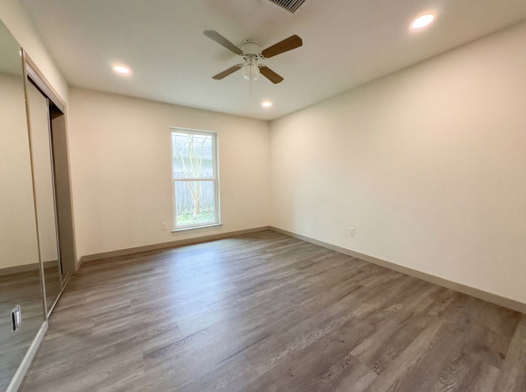 Photo 11 of 19 of 10726 Sugar Hill Dr, Houston, TX