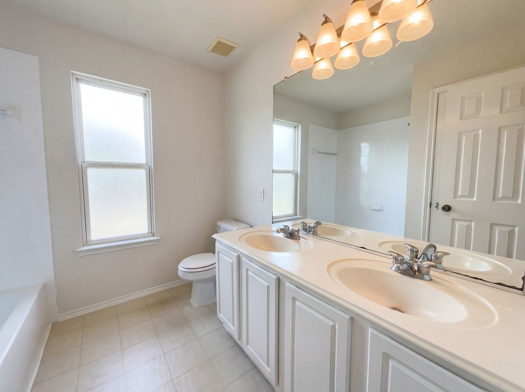 Photo 16 of 22 of 11919 Leaf Oak Dr, Houston, TX