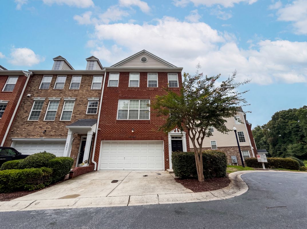 Property photo 1 of 4660 Creekside Villas Way SE