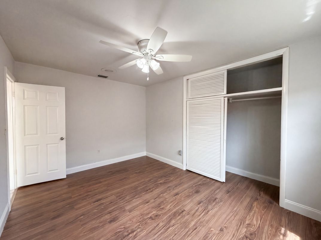 Photo 13 of 25 of 7141 Harbour Blvd, Miramar, FL