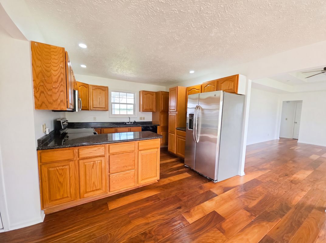 Photo 7 of 21 of 215 W Gano Chance Dr, Centralia, MO