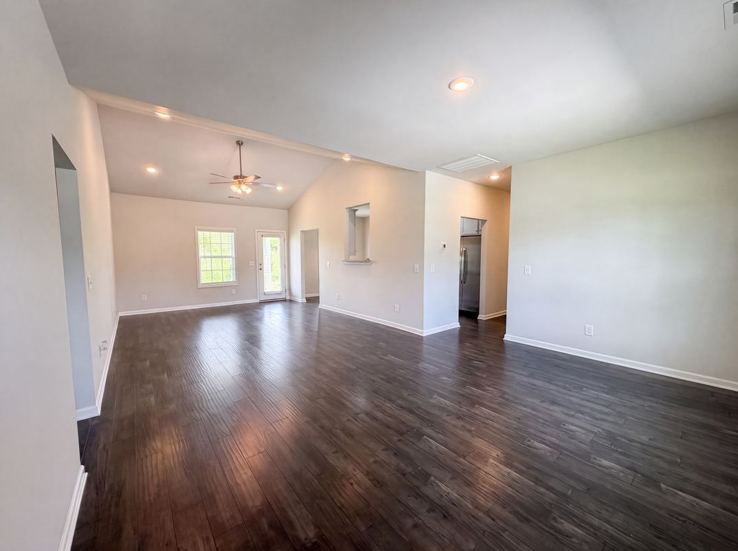 Photo 3 of 23 of 734 Mitscher Dr, Spring Hill, TN