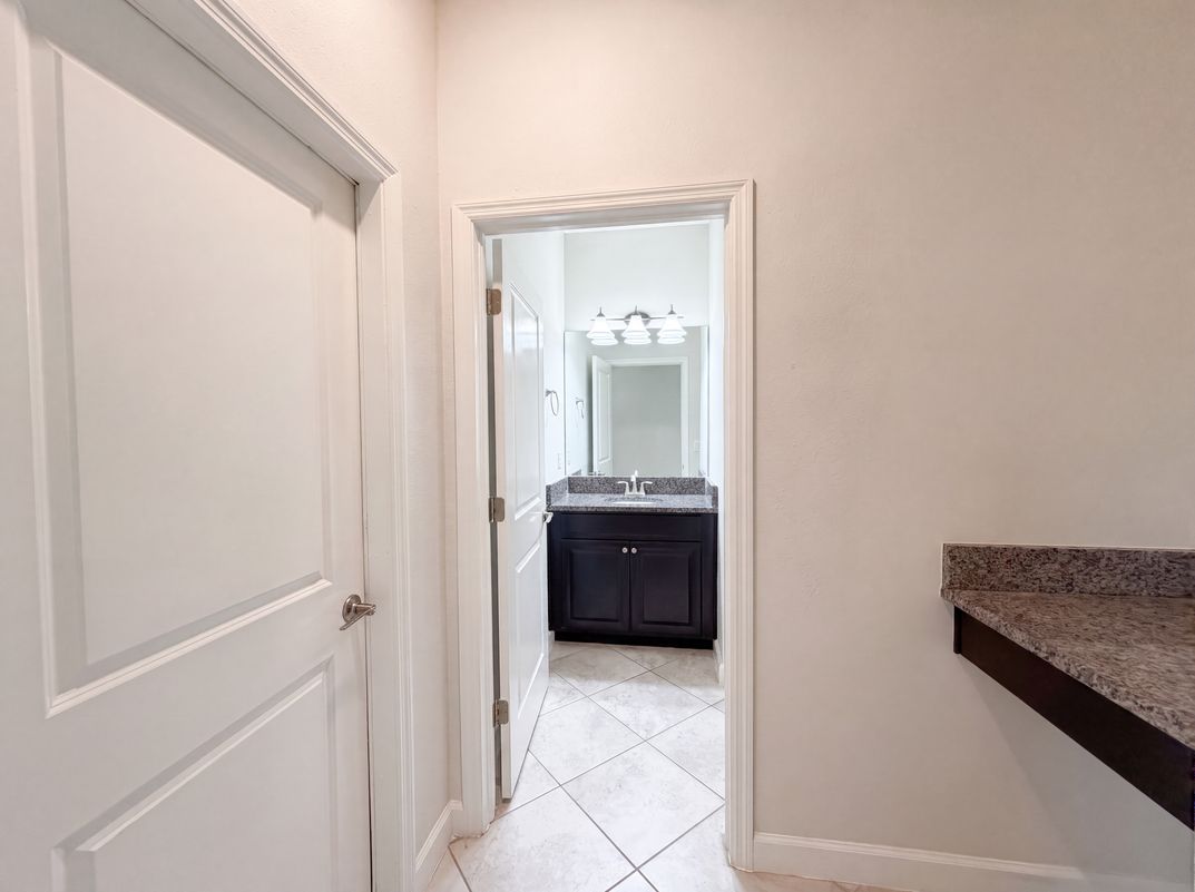 Photo 19 of 36 of 9709 Ivory Dr, Sun City Center, FL