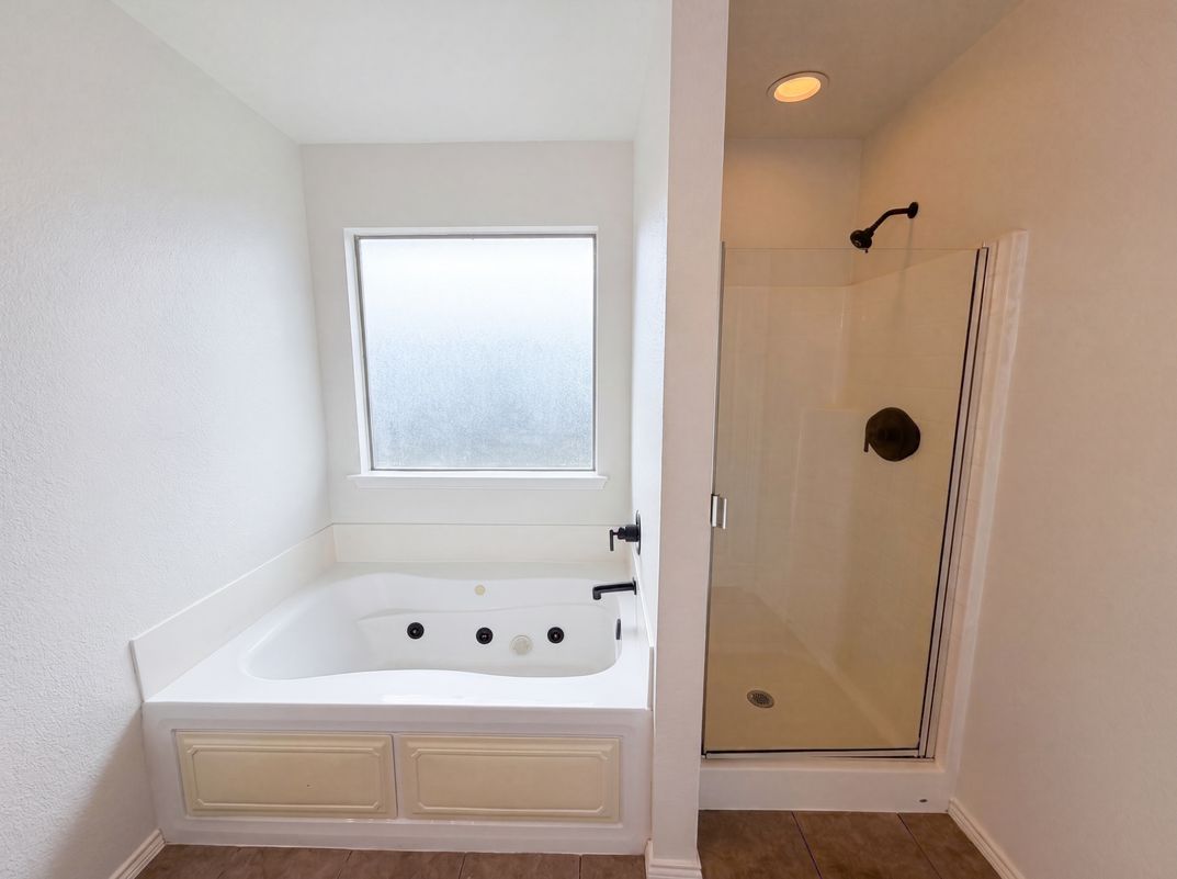 Photo 15 of 17 of 1618 Hillside Dr, Waxahachie, TX