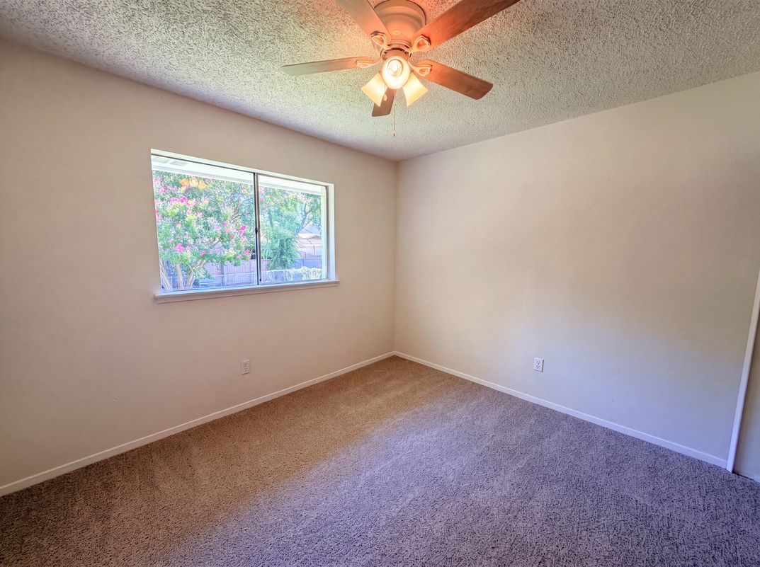 Photo 11 of 18 of 414 Meadowhill Dr, Garland, TX