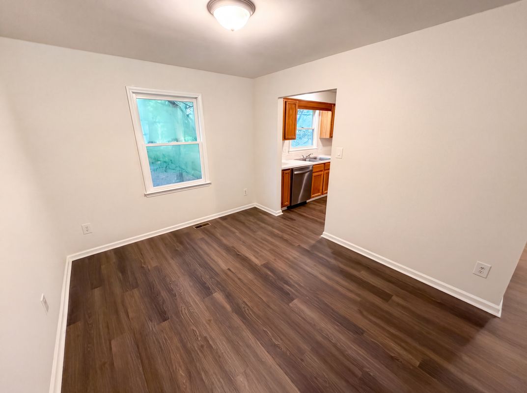 Photo 6 of 28 of 6409 Tivoli Ct, Charlotte, NC