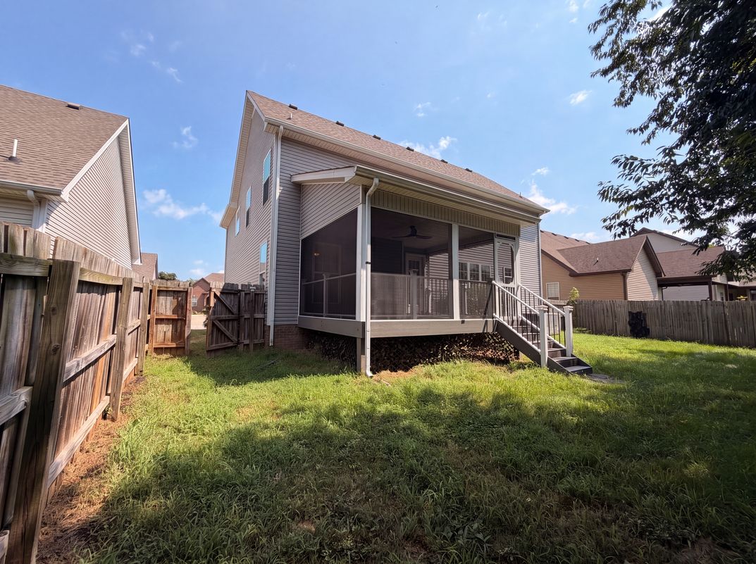 Photo 25 of 27 of 1733 Apache Way, Clarksville, TN