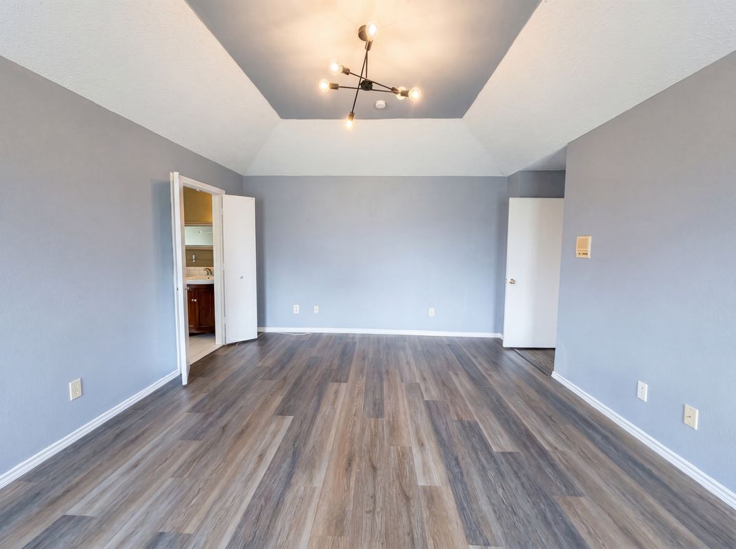 Photo 10 of 16 of 6712 Coach House Ln, Plano, TX