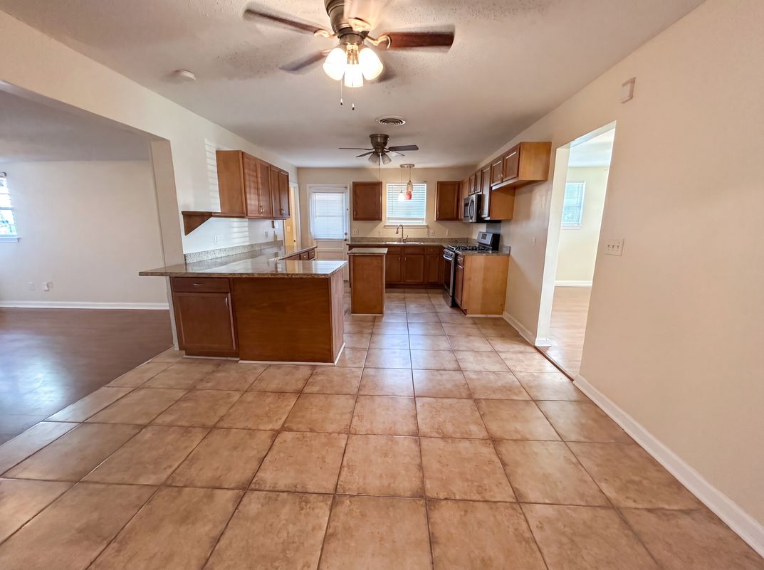 Property photo 2 of 4719 Lurline St