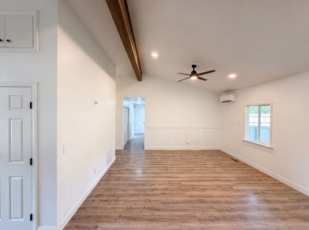 Photo 8 of 15 of 932 Lincoln Dr, Circleville, OH