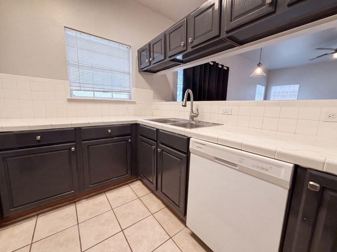 Photo 13 of 16 of 40 Chapel Hill Cir, San Antonio, TX