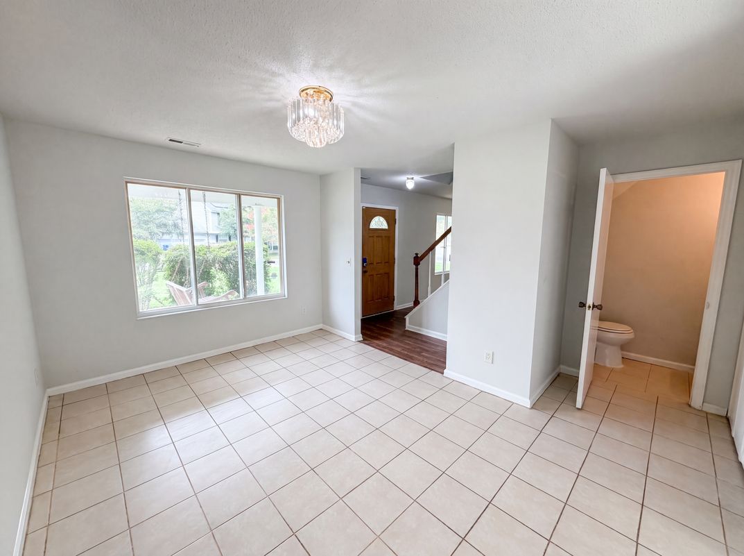 Photo 8 of 20 of 6786 Moss Ct, North Charleston, SC
