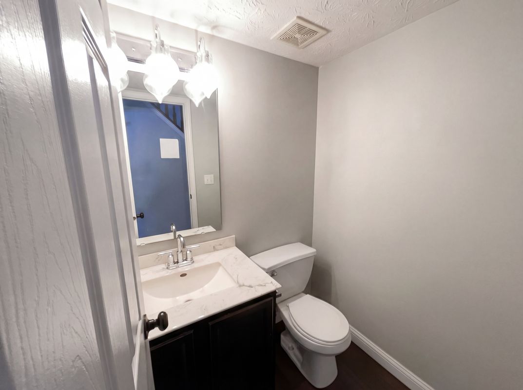 Photo 6 of 21 of 5259 Baysdon Cir, Indianapolis, IN