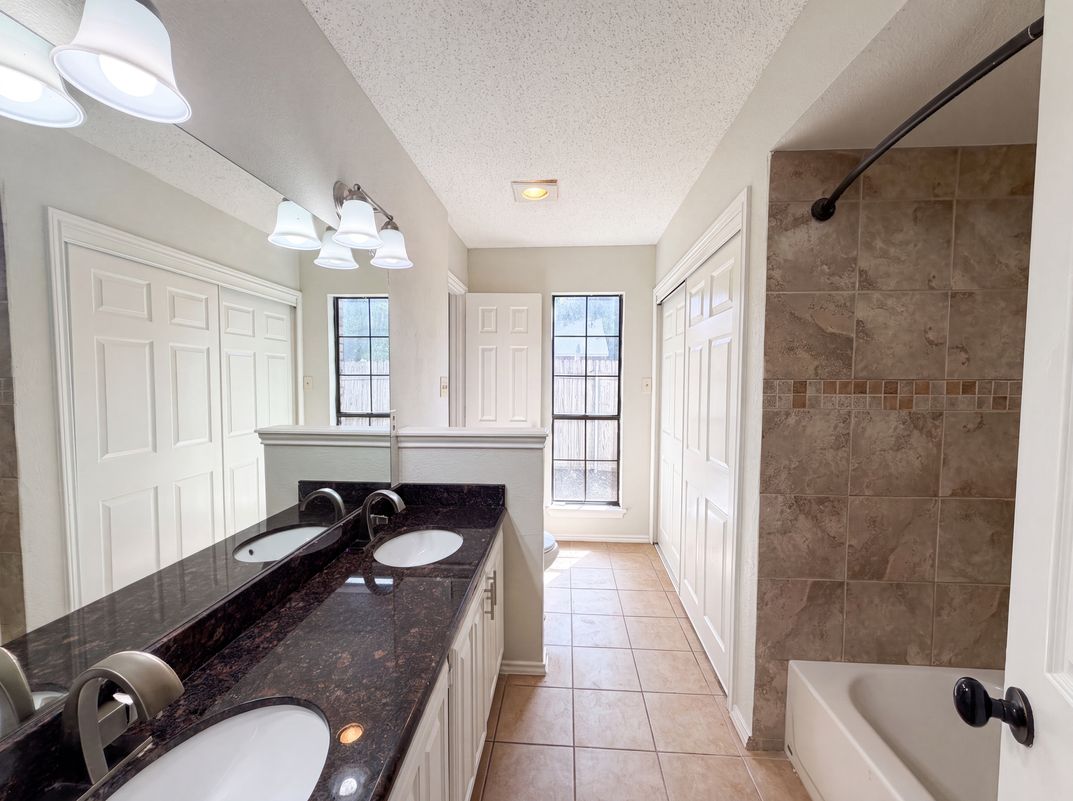 Photo 20 of 27 of 4300 Windwillow Ct, Fort Worth, TX