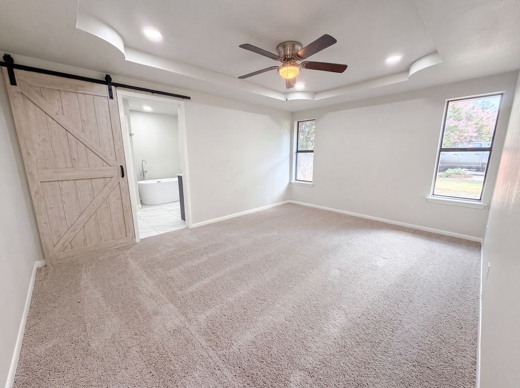 Photo 4 of 18 of 127 Jason Dr, Red Oak, TX