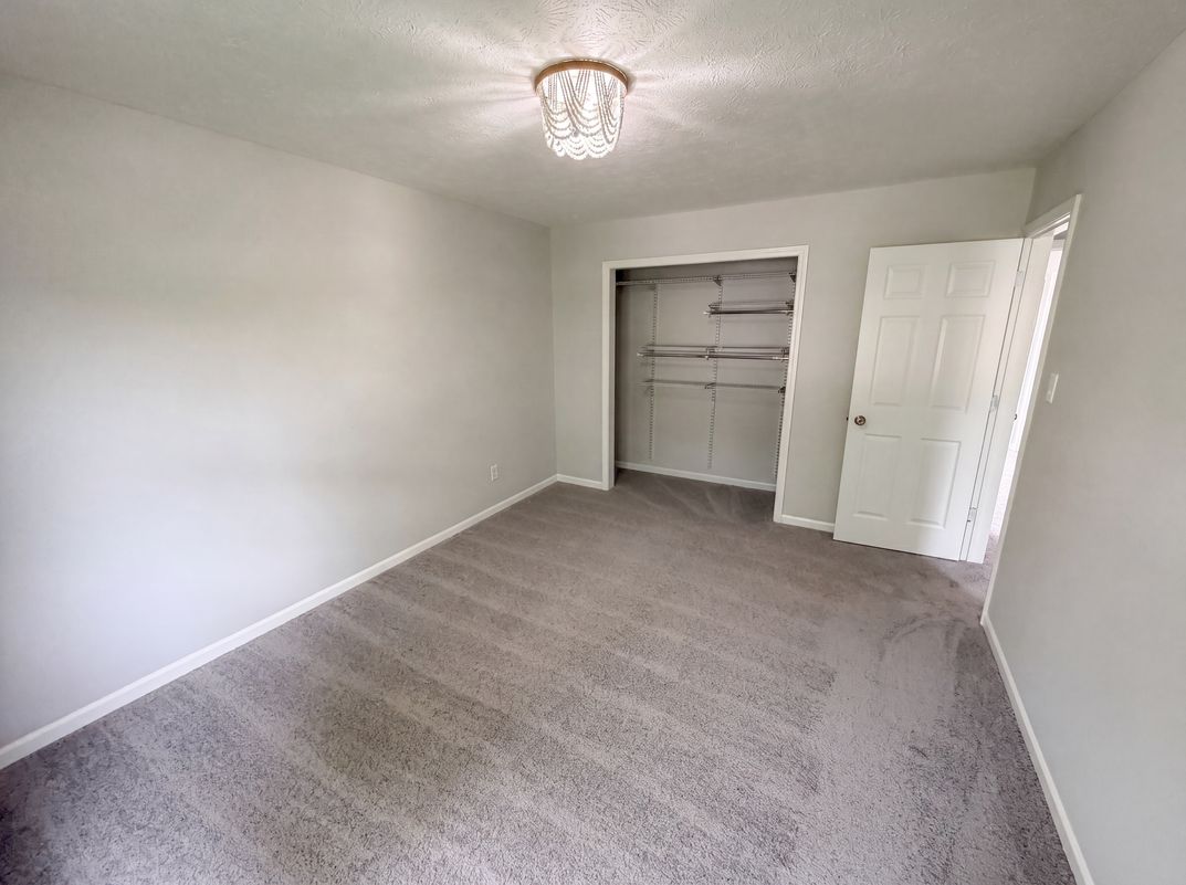 Photo 12 of 20 of 8058 Cherrybark Dr, Indianapolis, IN
