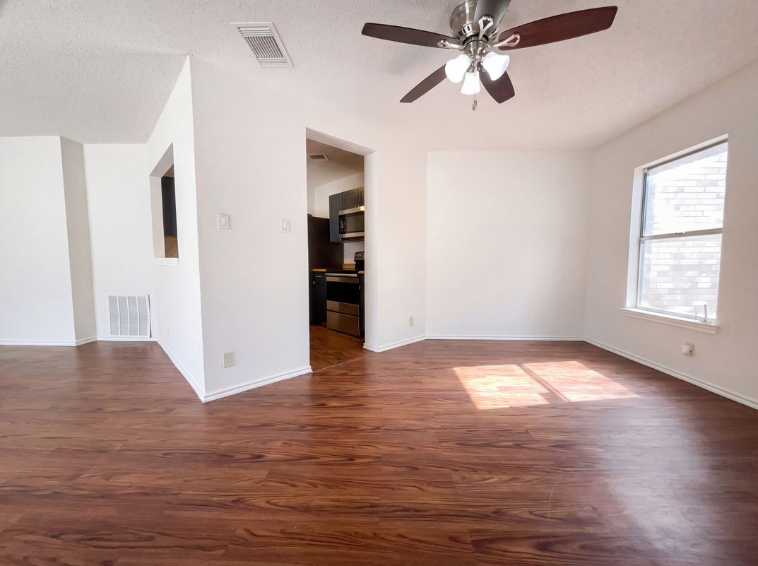 Photo 6 of 16 of 3741 Candlebluff Dr, San Antonio, TX