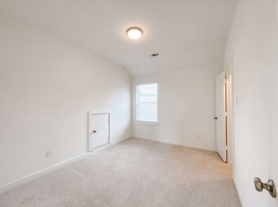 Photo 13 of 19 of 118 Neches Nook Ct, Conroe, TX