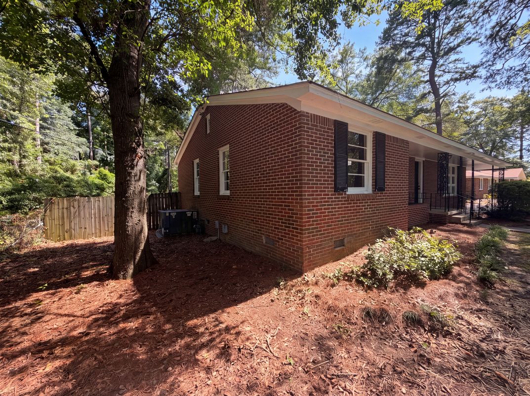 Photo 25 of 27 of 1425 Hollyberry Ln, West Columbia, SC
