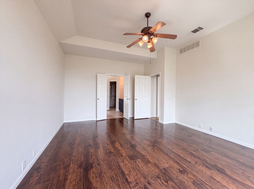 Photo 4 of 25 of 1756 Hidden Brook Dr, Grand Prairie, TX