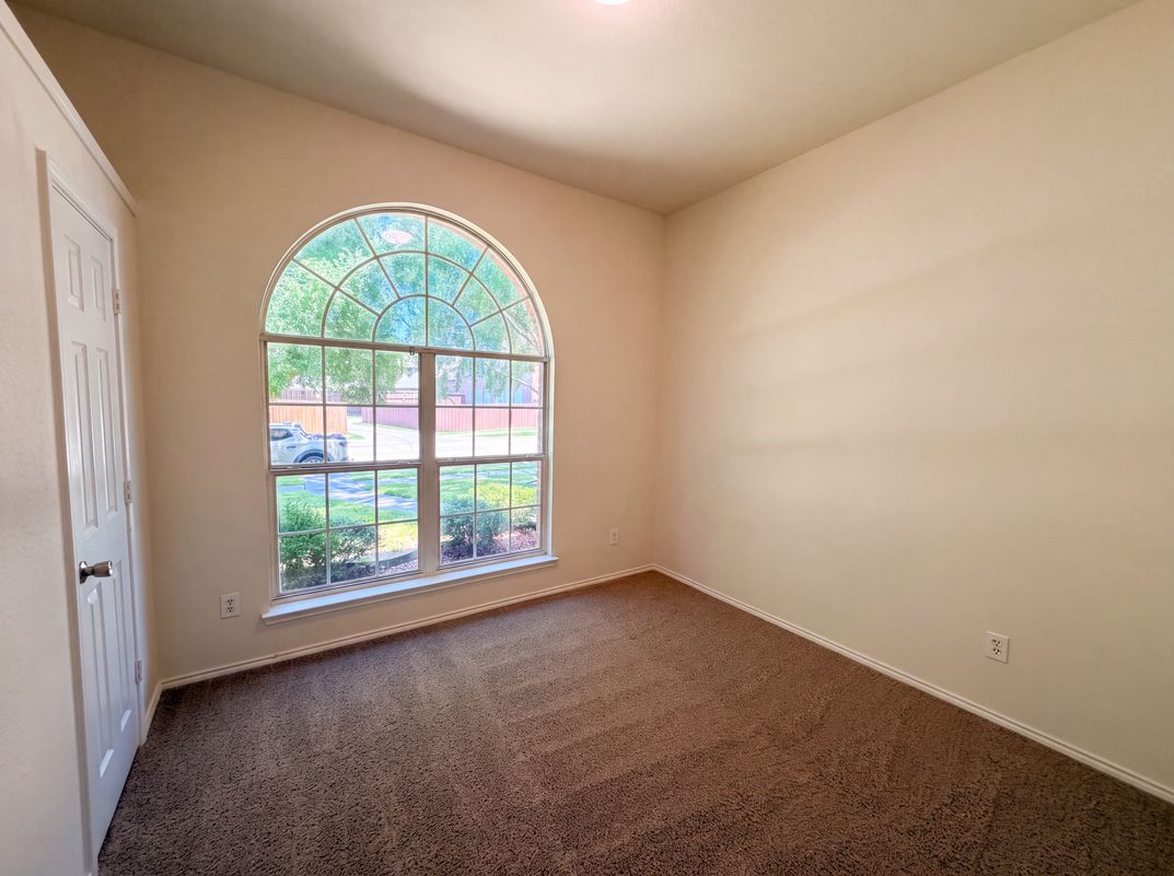 Photo 7 of 16 of 6401 Marquett Dr, Rowlett, TX