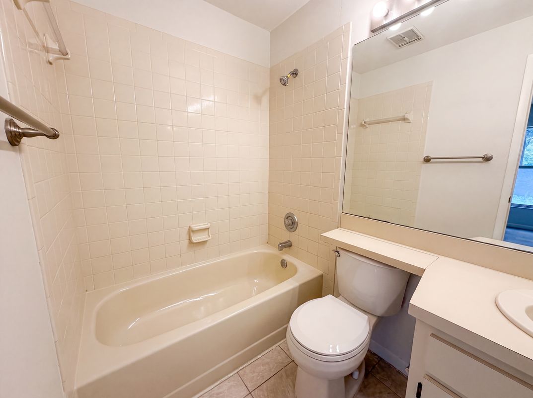 Photo 12 of 18 of 8613 Cottonway Ln, Tampa, FL