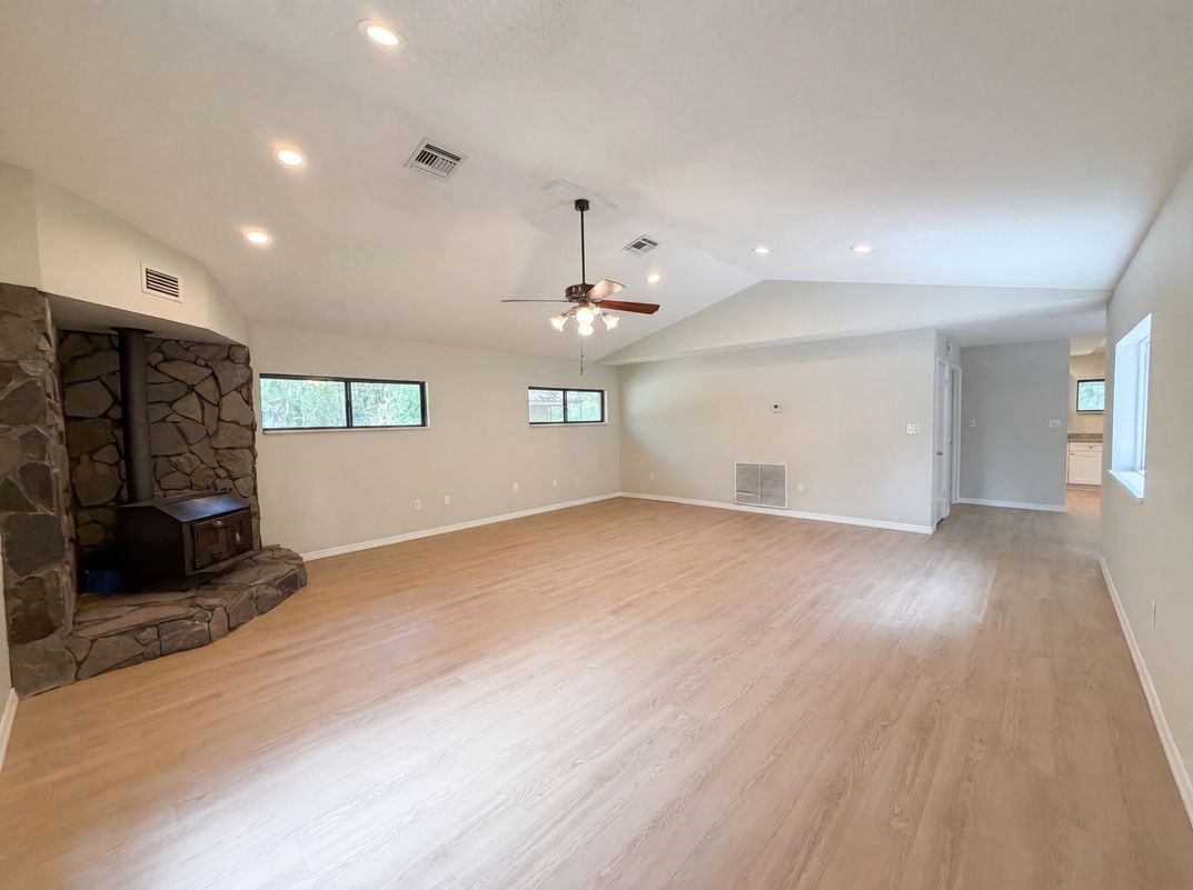 Property photo 3 of 3739 Lake Griffin Rd