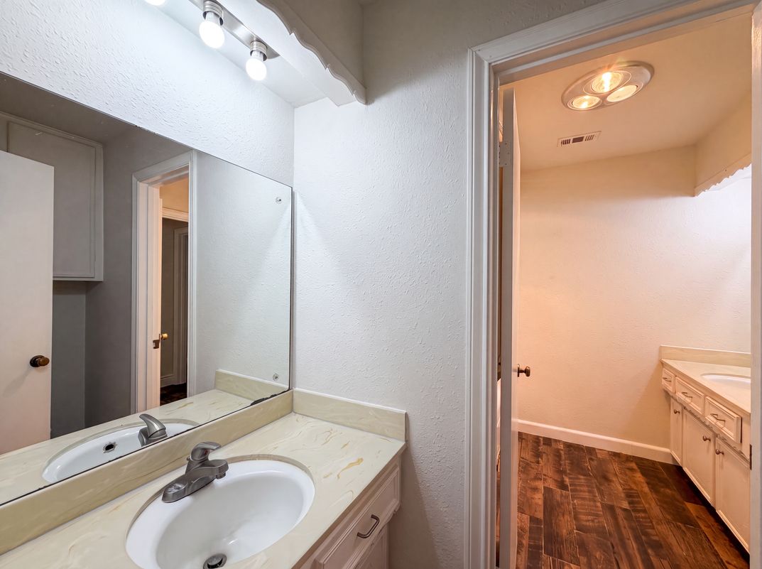 Photo 11 of 19 of 11614 Mile Dr, Houston, TX