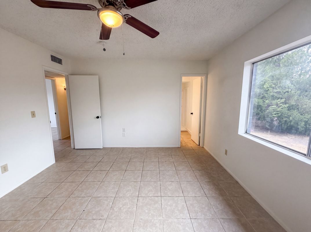 Photo 13 of 21 of 6036 N 72nd Dr, Glendale, AZ