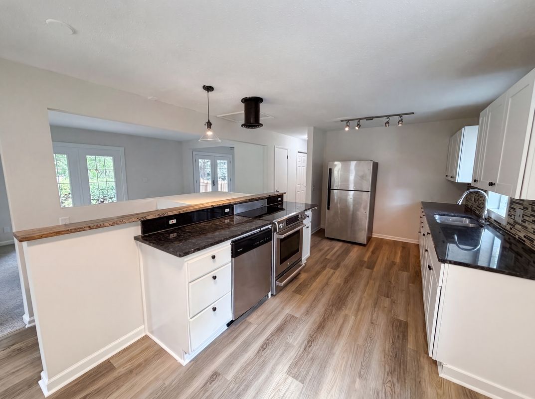 Photo 2 of 27 of 2591 Aldine St, Roseville, MN