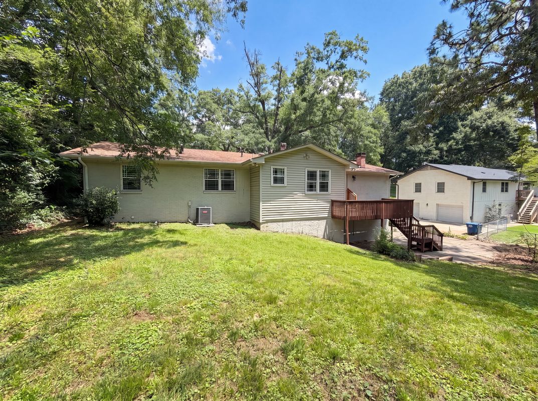 Photo 7 of 25 of 1909 Wisterwood Dr, Hoover, AL