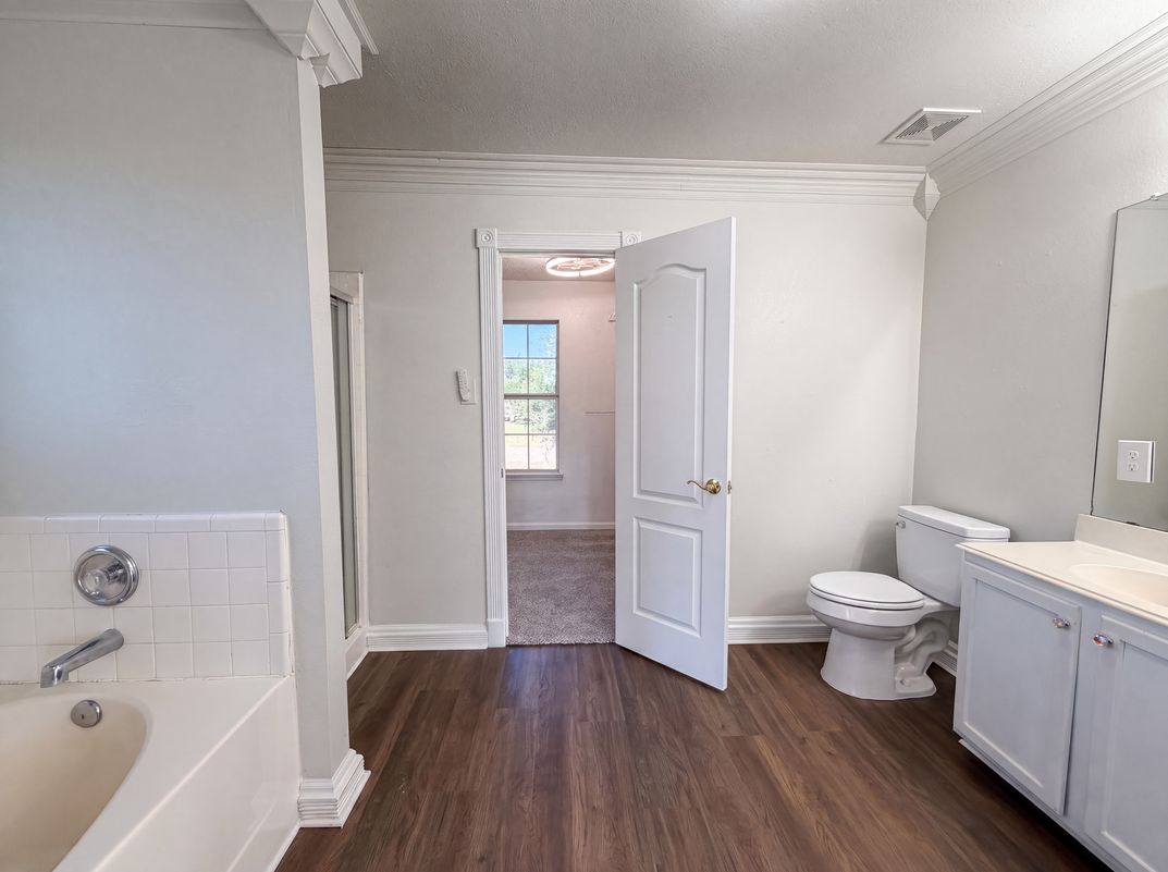 Photo 13 of 21 of 3940 Victory Ct, Midlothian, TX