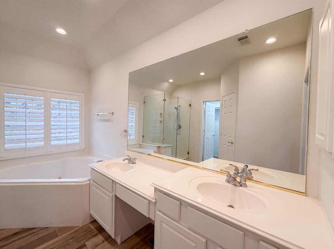 Photo 21 of 24 of 11502 Havard Oaks Dr, Houston, TX