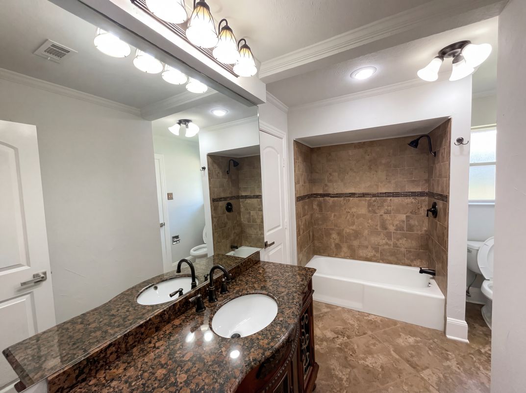 Photo 6 of 19 of 2800 N Surrey Dr, Carrollton, TX