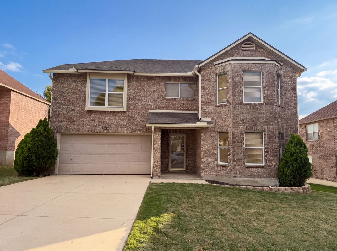 Property photo 1 of 121 Springtree Fld
