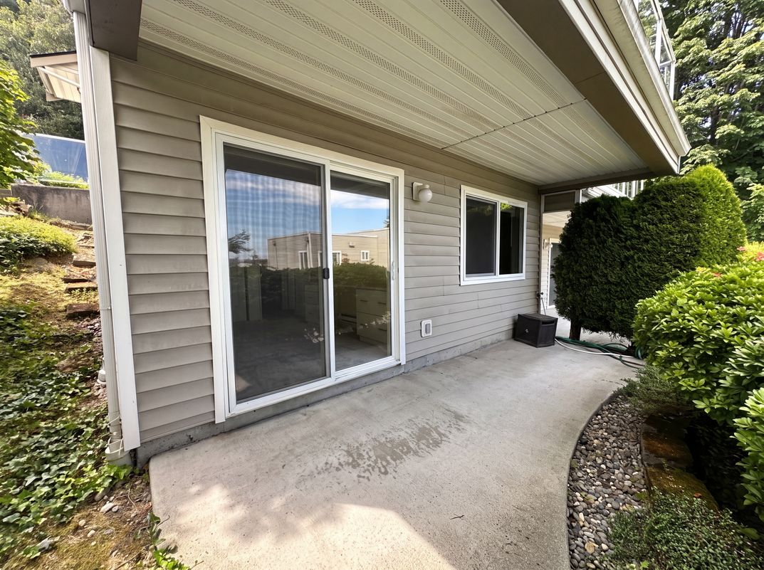 Photo 5 of 26 of 2325 Harbor Ave SW, Seattle, WA