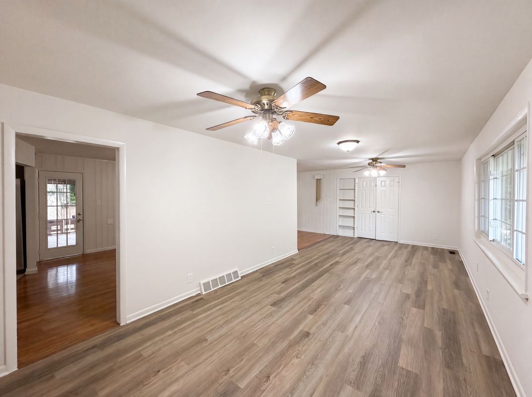 Photo 3 of 24 of 210 Pinewood Ln, Stockbridge, GA