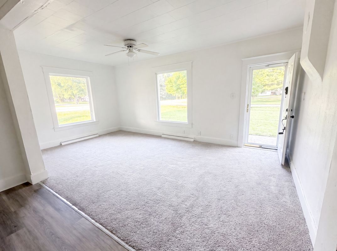 Photo 6 of 22 of 508 E Sigler St, Hebron, IN