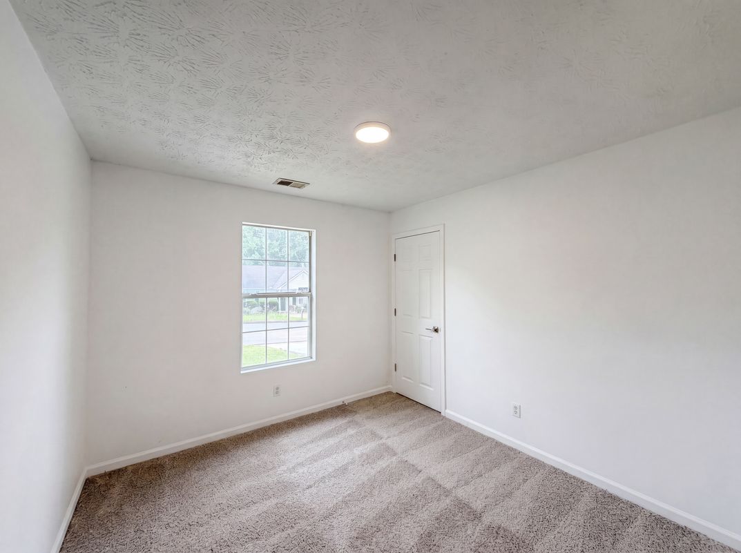 Photo 4 of 23 of 3353 Homeward Trl, Ellenwood, GA