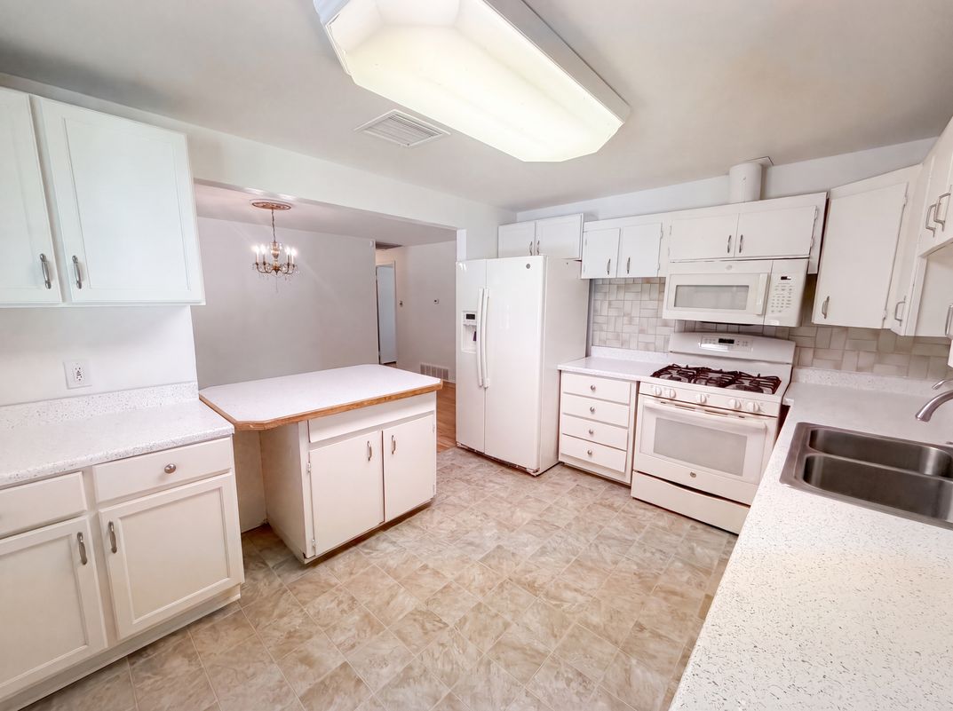 Photo 6 of 28 of 5667 Johnson St, Arvada, CO