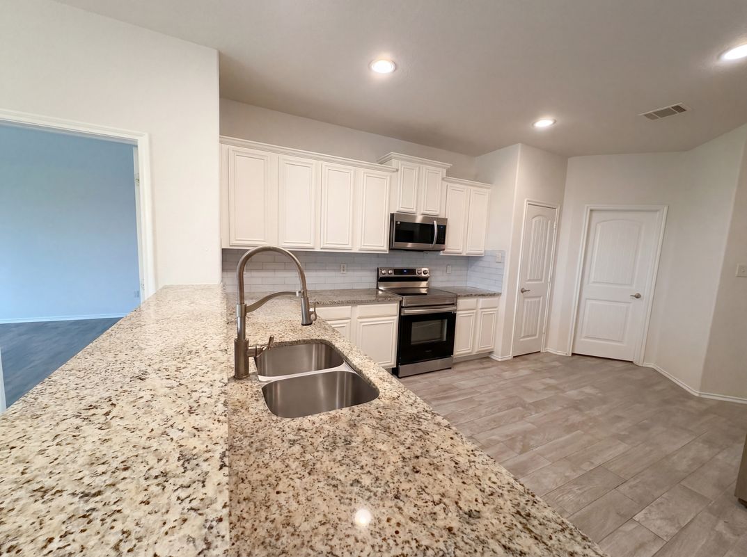 Photo 15 of 24 of 2553 Cumberland Trl, Balch Springs, TX