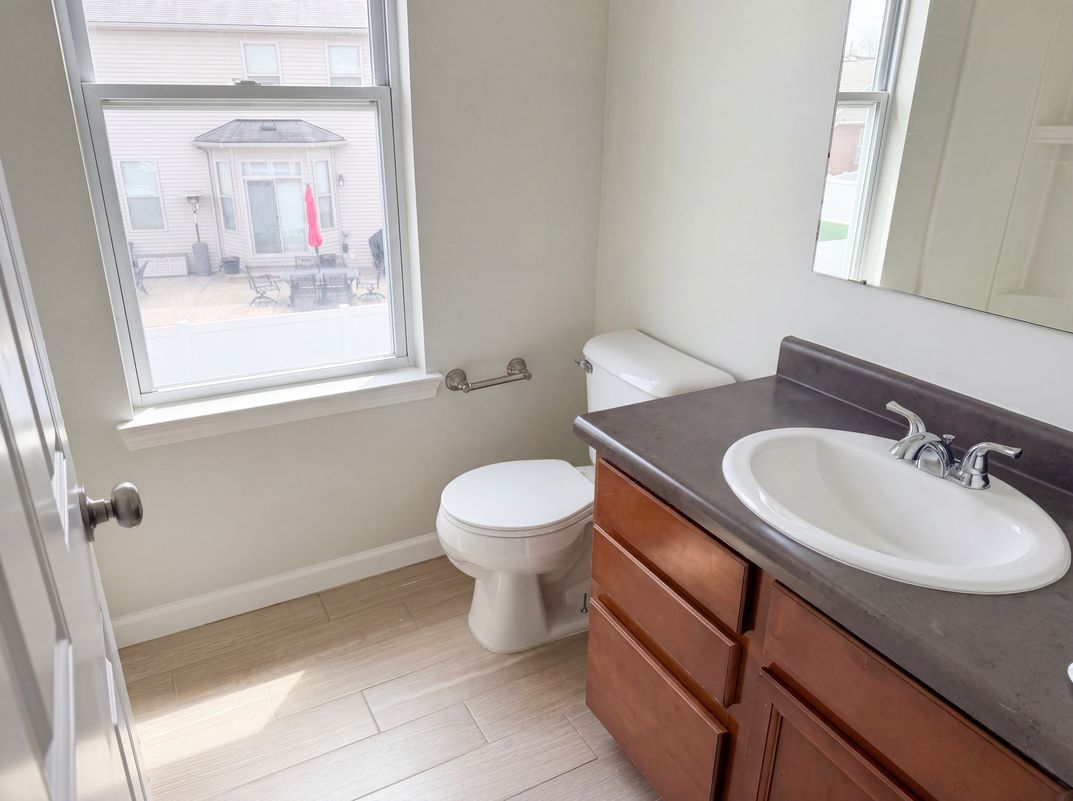 Photo 18 of 44 of 42824 Greystone Dr, Sterling Heights, MI