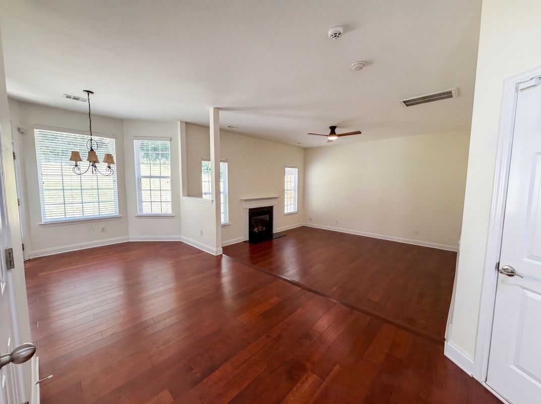 Photo 3 of 18 of 10050 Montrose Dr NW, Charlotte, NC