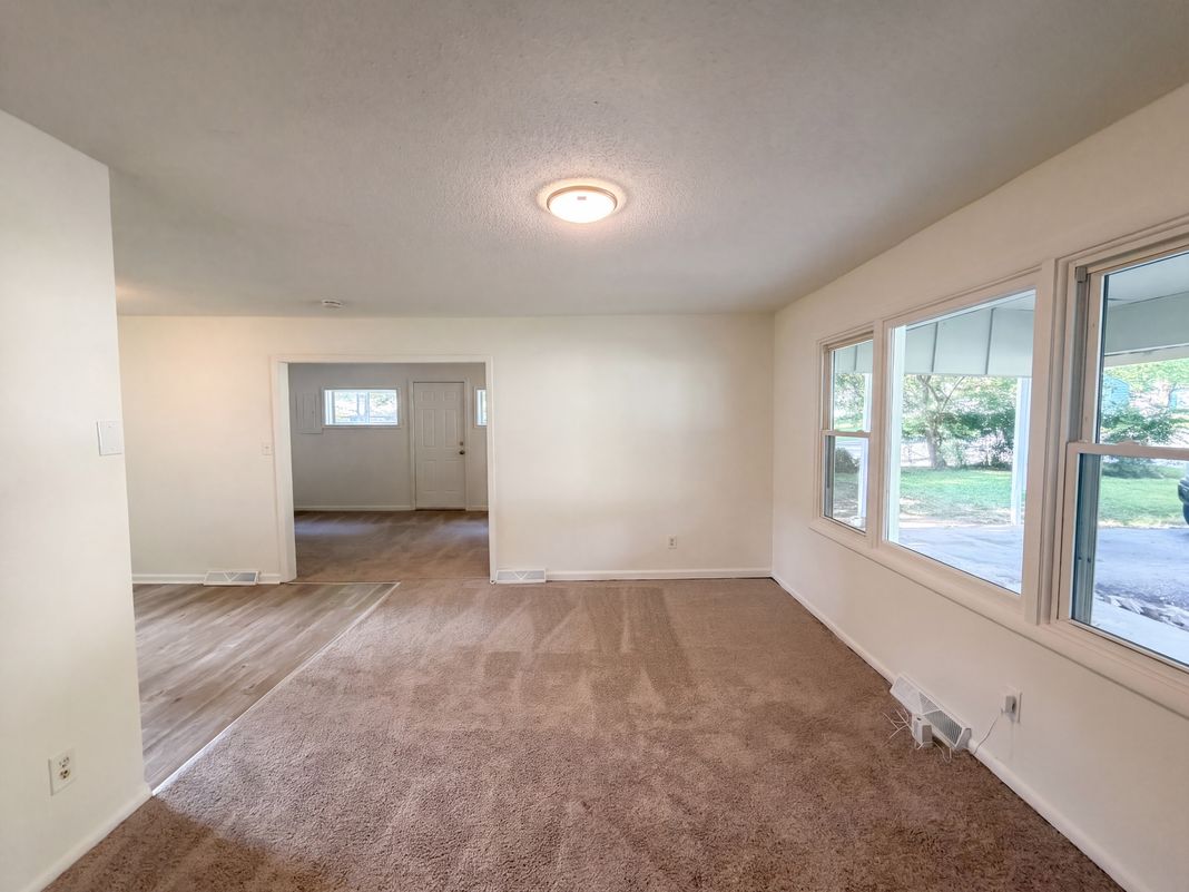 Photo 9 of 22 of 11121 Herrick Ave, Kansas City, MO