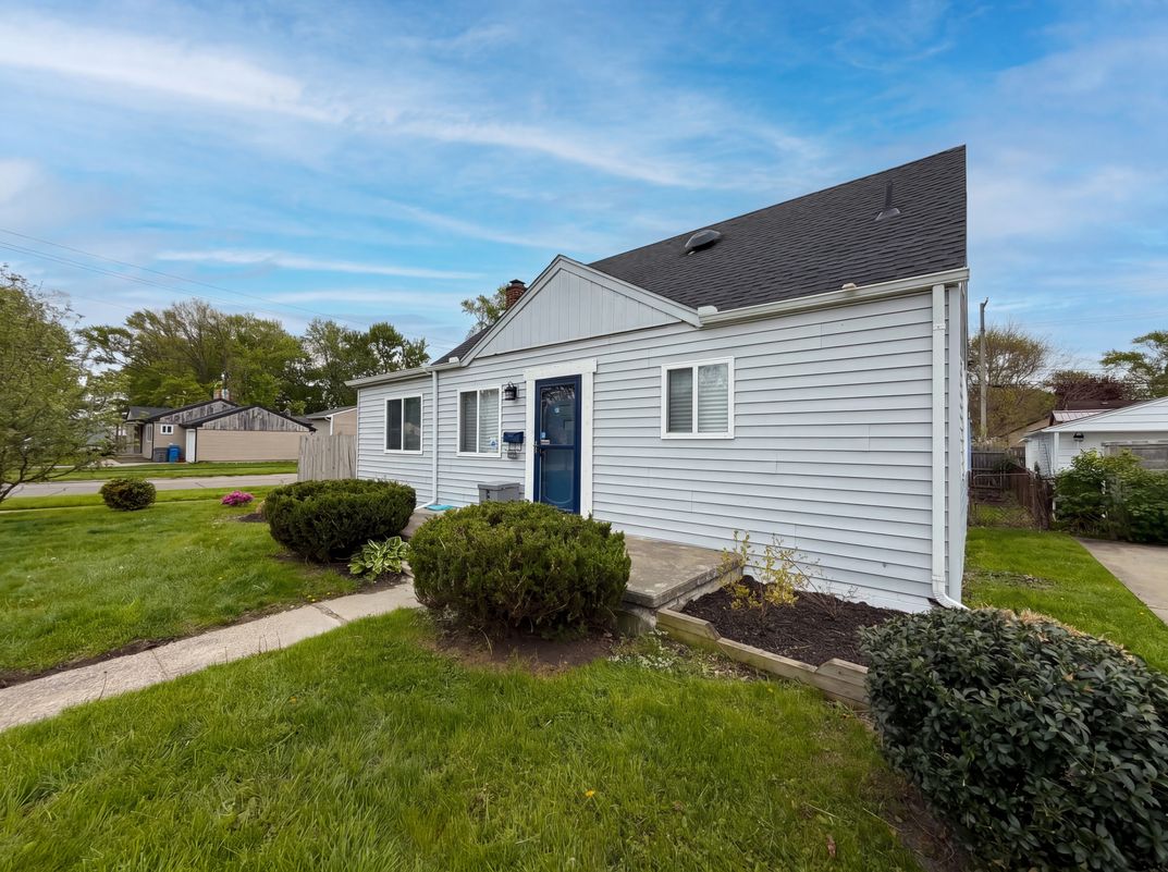 Photo 16 of 19 of 26311 Hopkins St, Inkster, MI