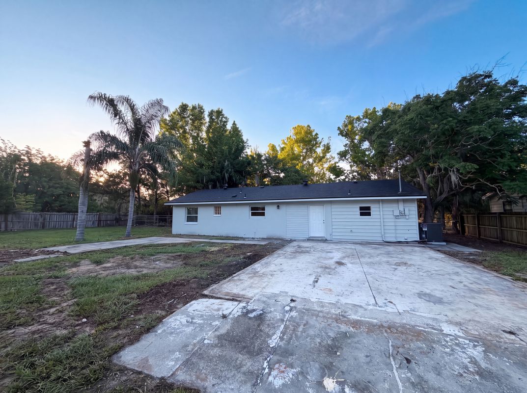 Photo 20 of 21 of 827 Dora Ave, Tavares, FL