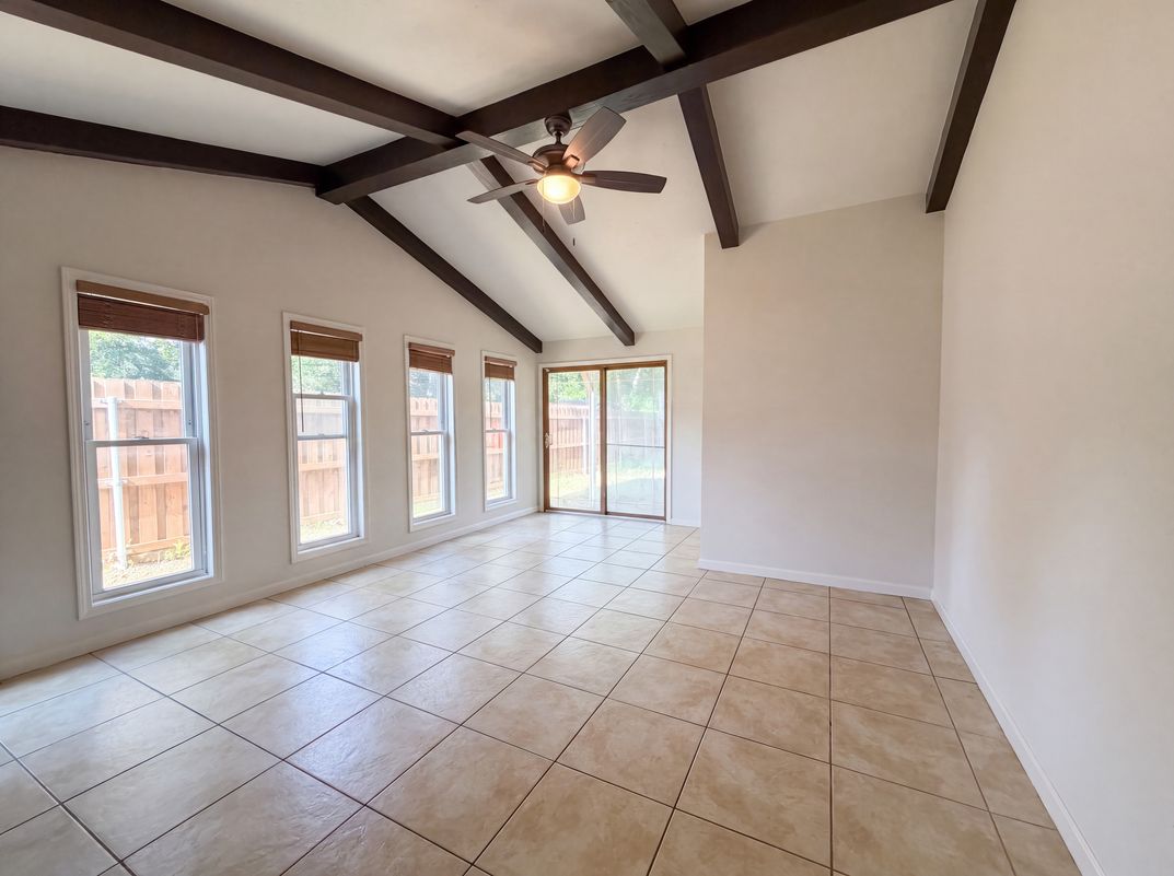 Photo 8 of 24 of 725 Ridgecrest Dr, Irving, TX