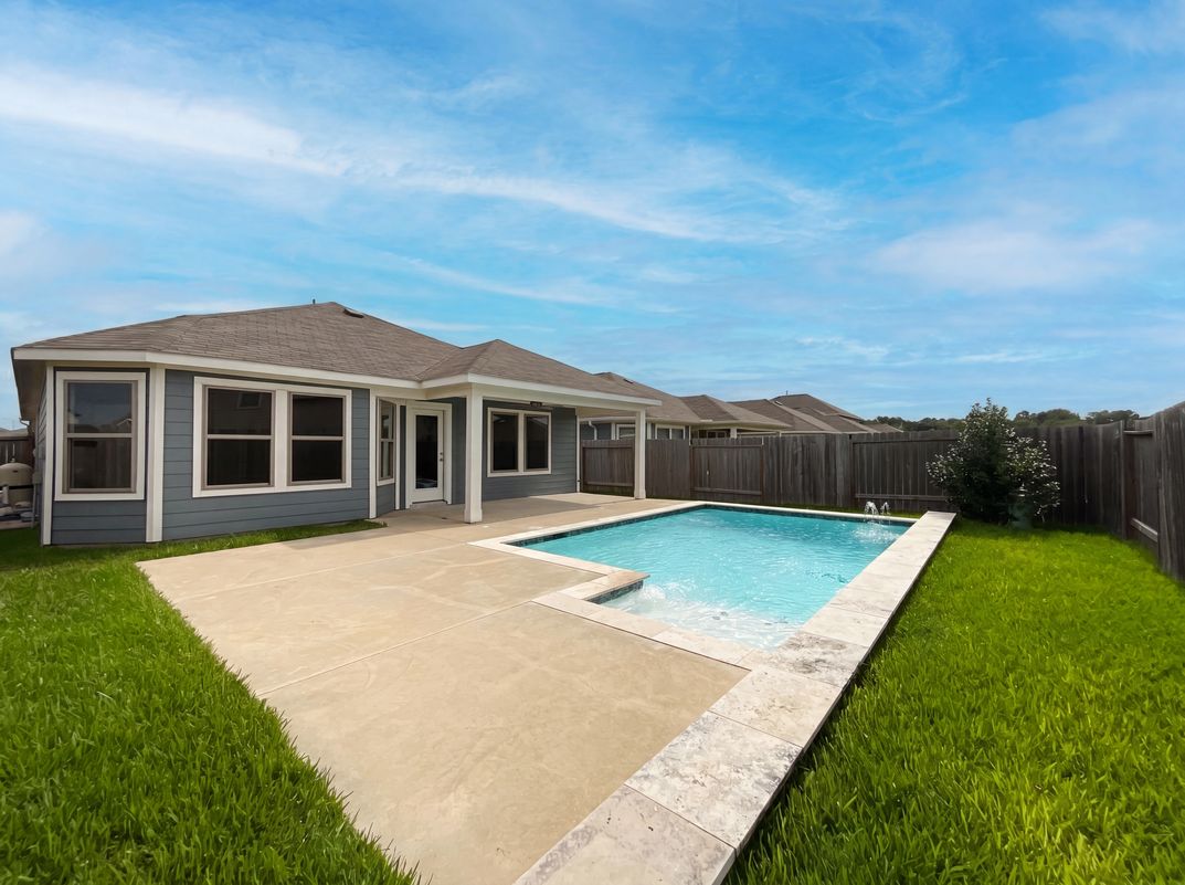 Photo 5 of 17 of 823 Deerhurst Ln, Magnolia, TX