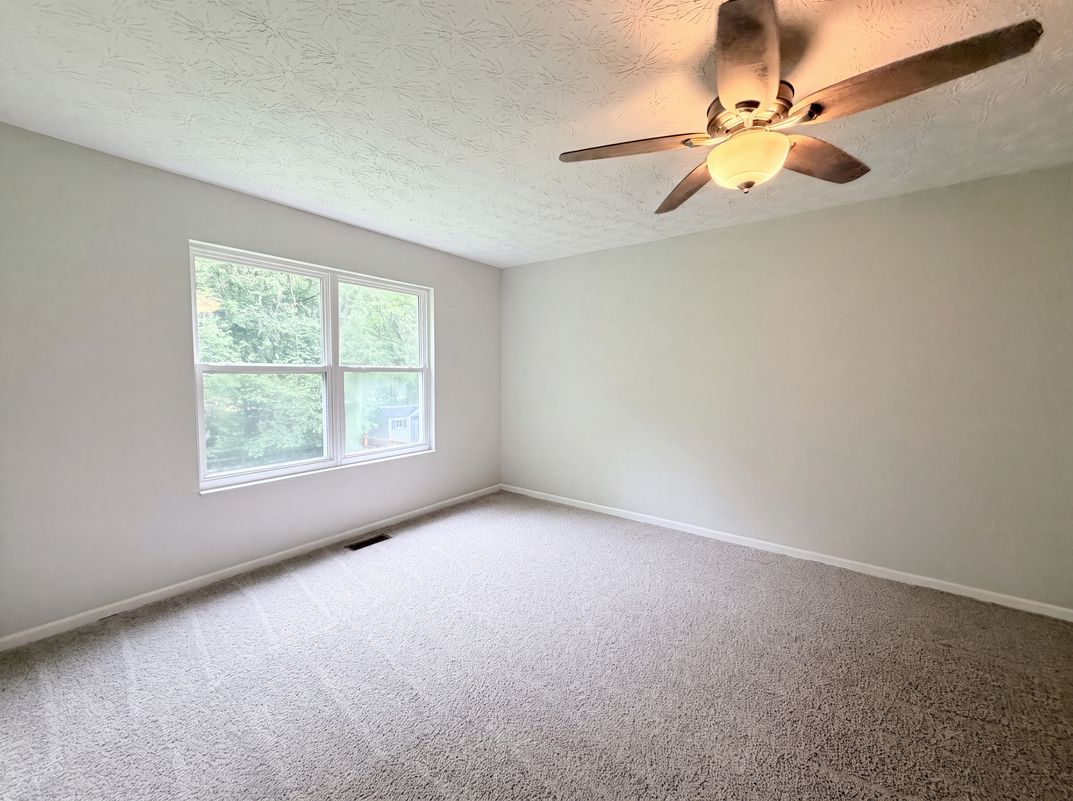 Photo 9 of 27 of 4213 Mallard Dr, Batavia, OH
