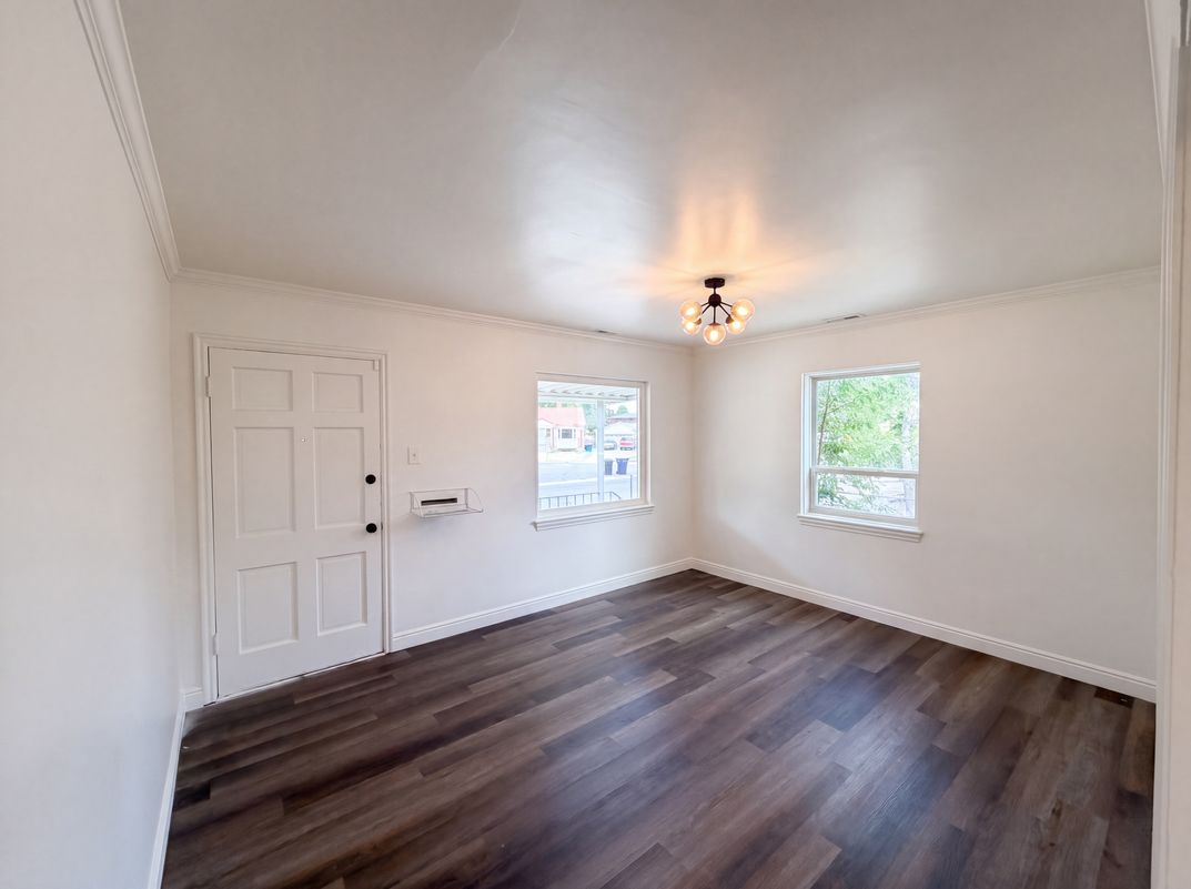 Photo 3 of 23 of 116 Ross Dr, Clearfield, UT